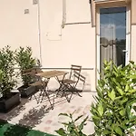 Queen E Apartment