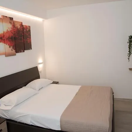 Queen E Apartment *