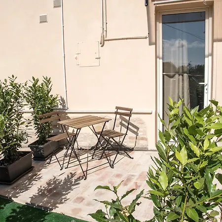 Queen E Apartment
