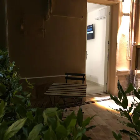 Queen E Apartment